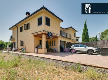 Casa con balcone in vendita a Carrer Carrer Llevant