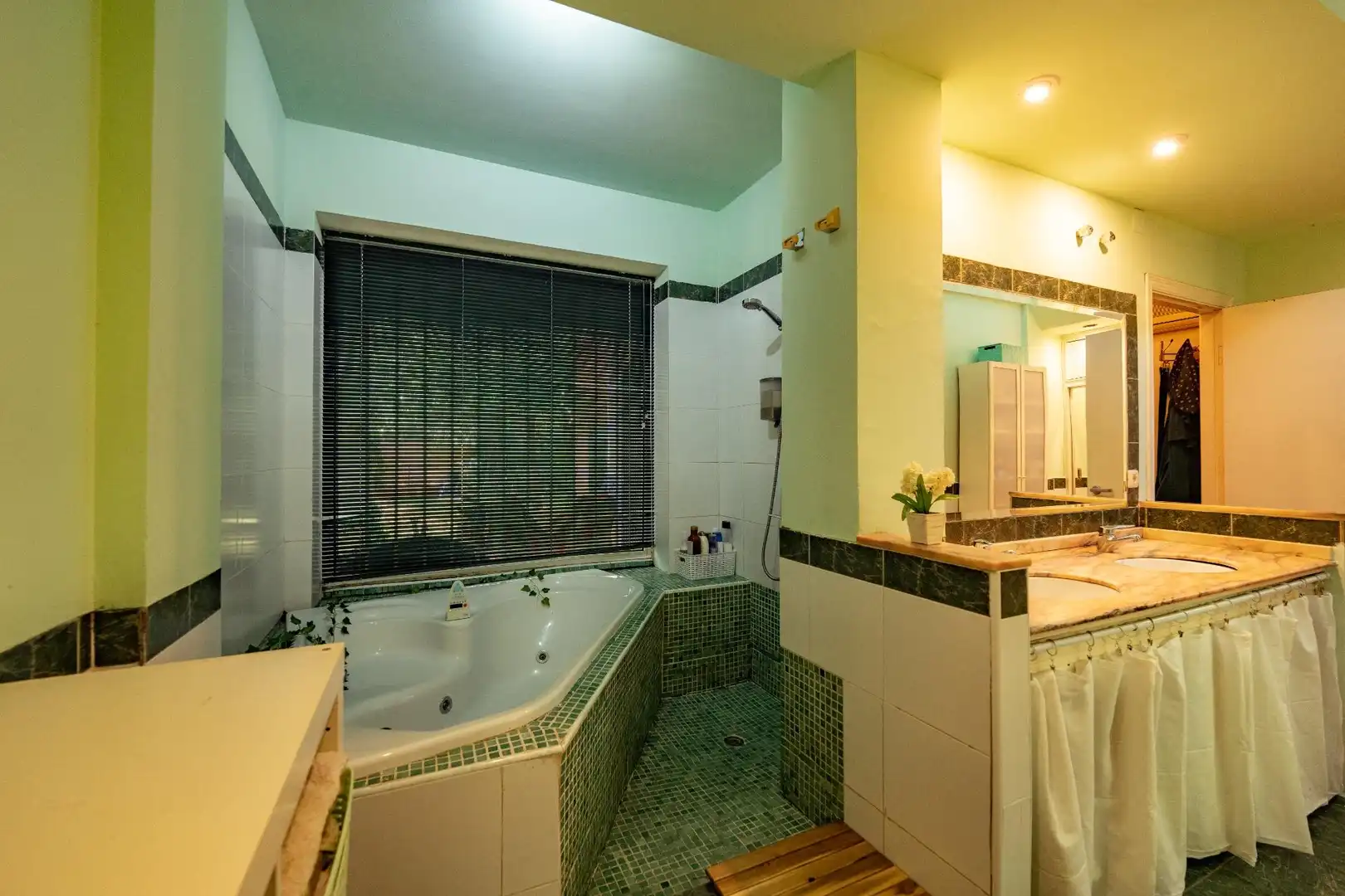 Baño de Casa o chalet en venta en Cáceres con Calefacción, Jardín privado y Parquet