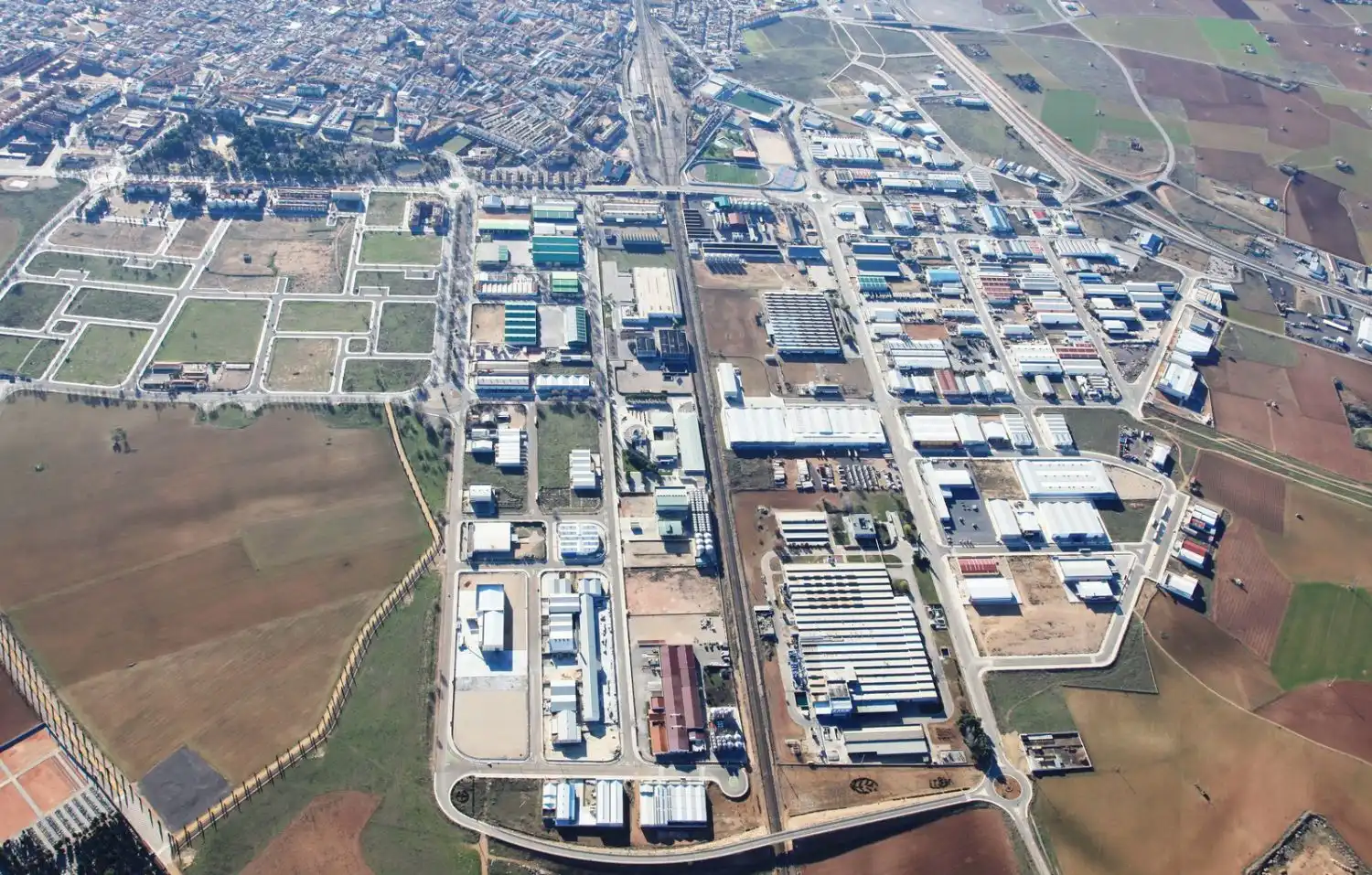 Außenansicht von Fabrikhallen zur Miete in Manzanares