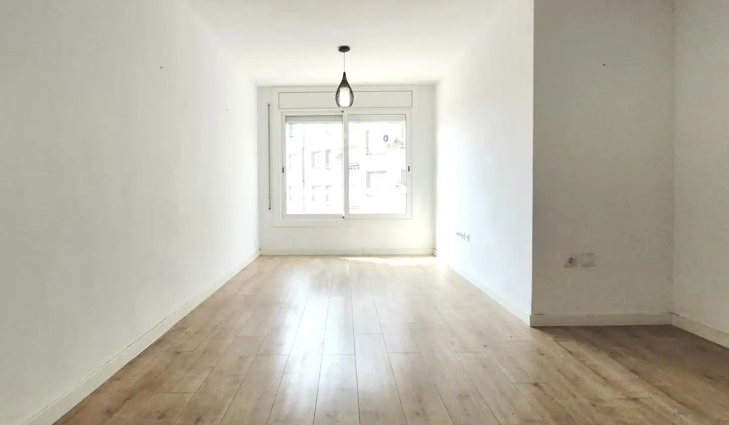 Living room of Flat for sale in Terrassa  with Parquet flooring and Alarm