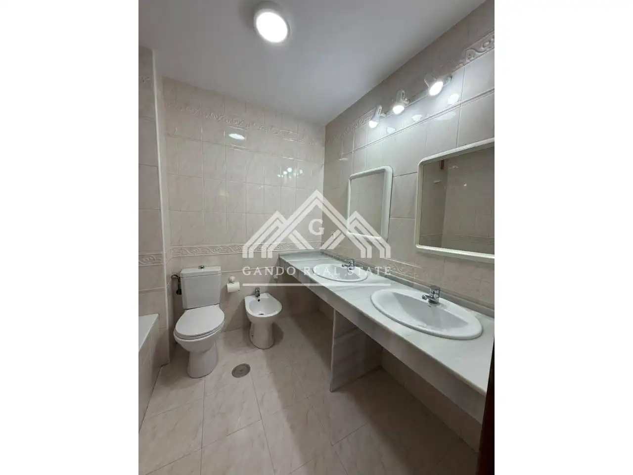 Baño de Casa o chalet de alquiler en Dos Hermanas con Aire acondicionado, Terraza y Piscina comunitaria