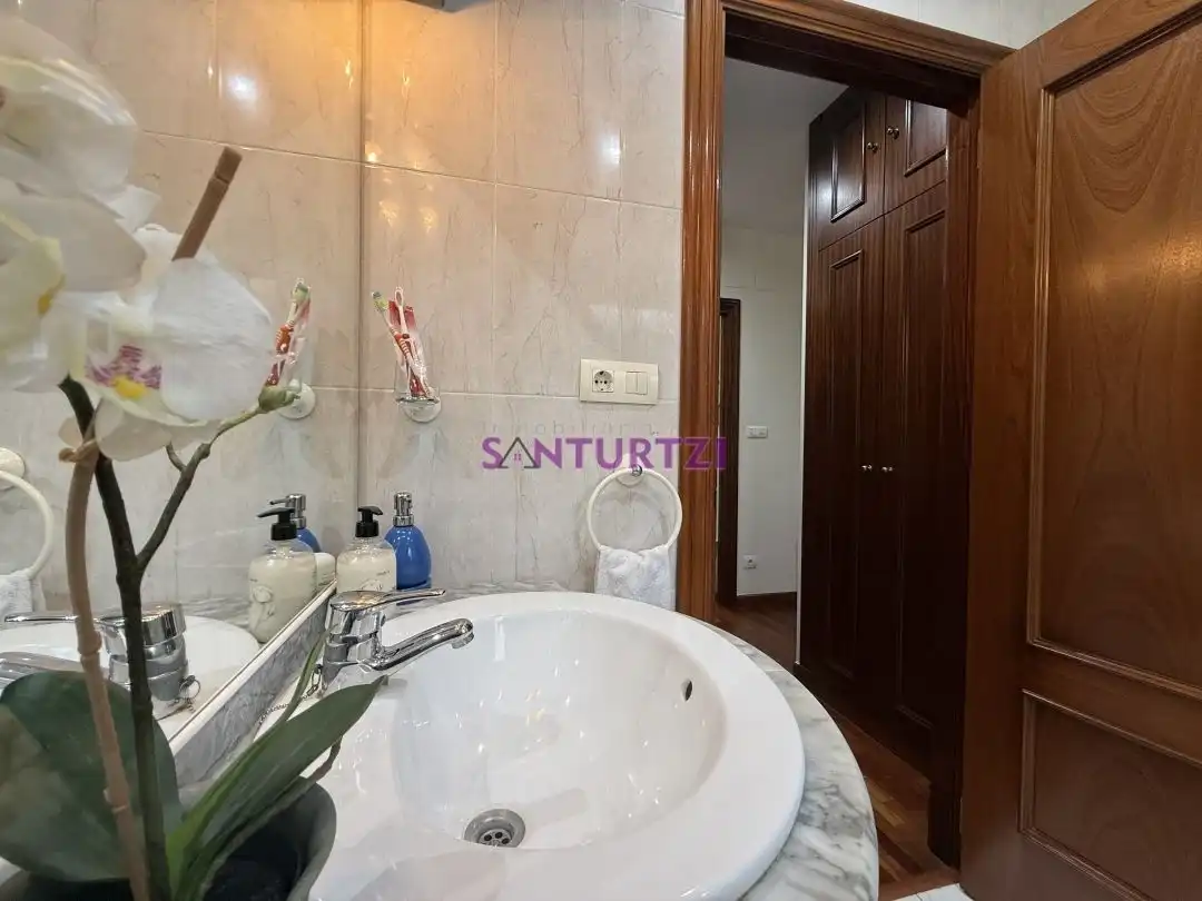 Bathroom of Detached homes for sale in Castro-Urdiales  with Heating, Terrace and Furnished