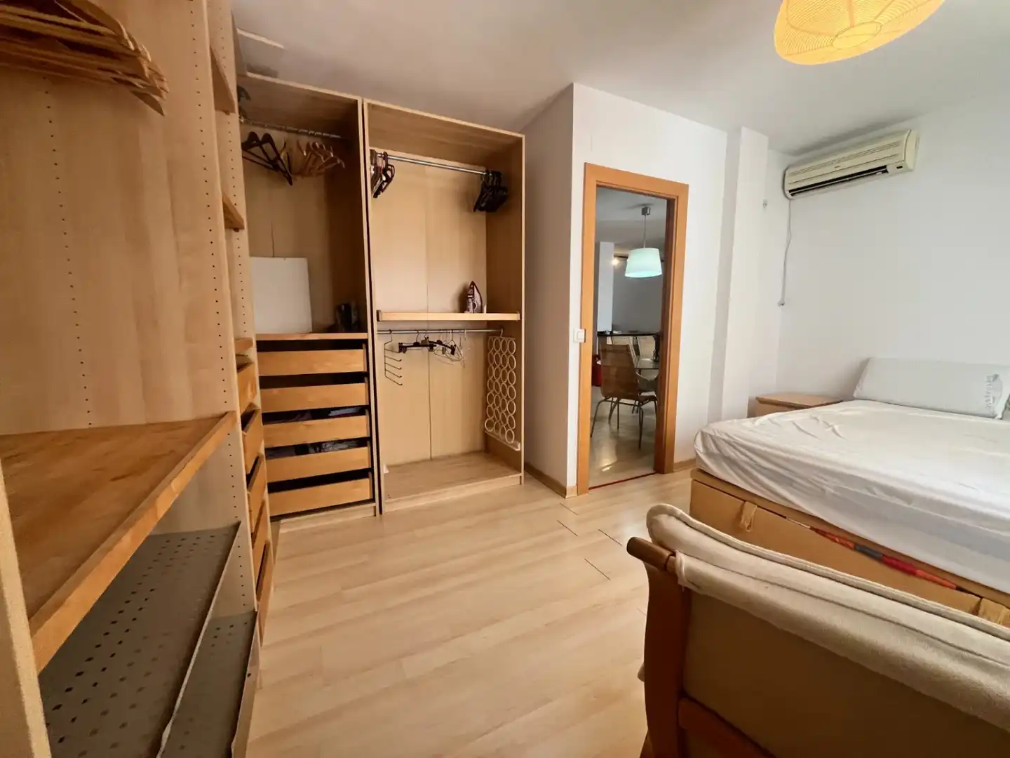 Habitación de Apartamento de alquiler en Sevilla con Aire acondicionado, Calefacción y Amueblado