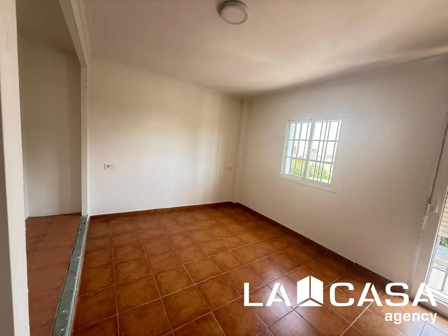 Exterior view of Houses for sale in Dos Hermanas  with Terrace
