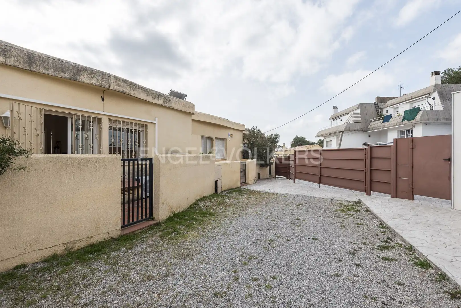 Vista exterior de Casa adosada en venda en Sitges amb Aire condicionat, Calefacció i Jardí privat
