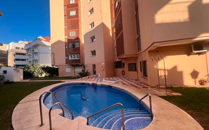 Swimming pool of Flat for sale in Fuengirola