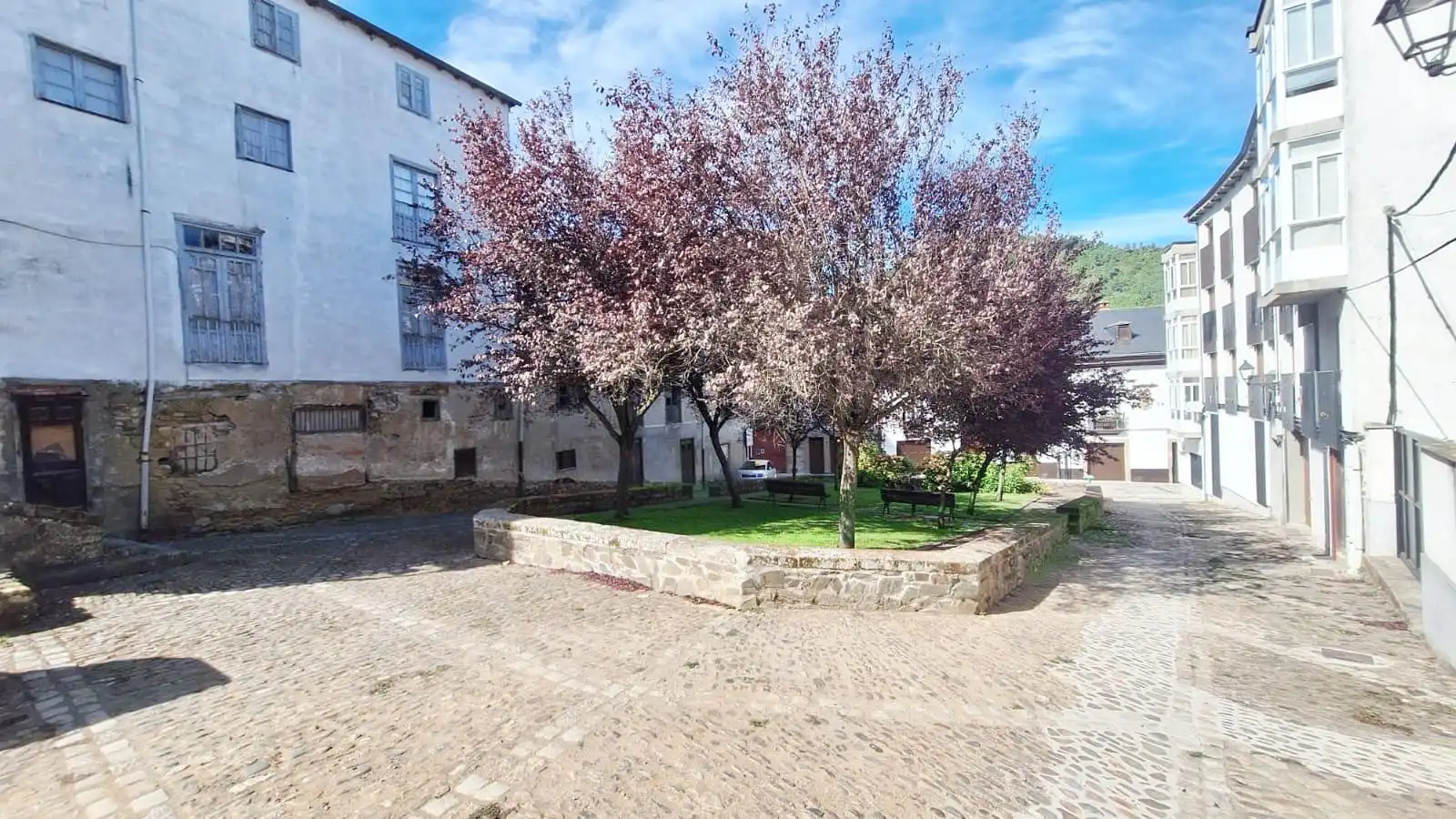 Vista exterior de Pis en venda en Villafranca del Bierzo, León