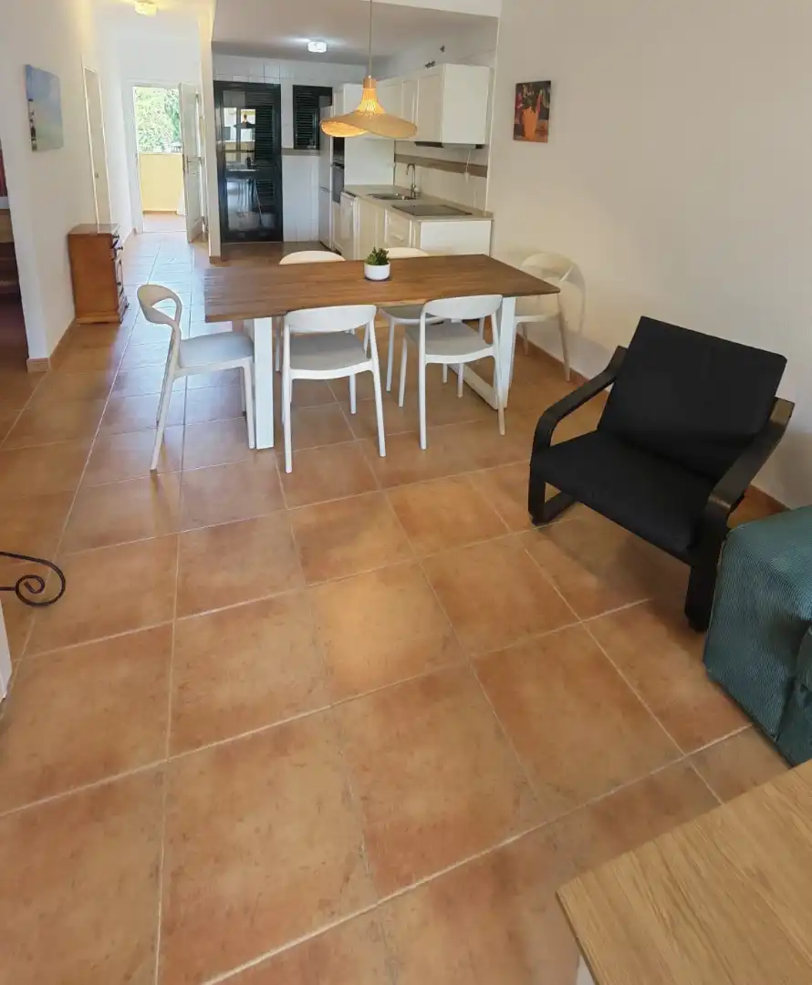 Esszimmer von Dachboden zur Miete in Zahara de los Atunes mit Klimaanlage, Terrasse und Möbliert