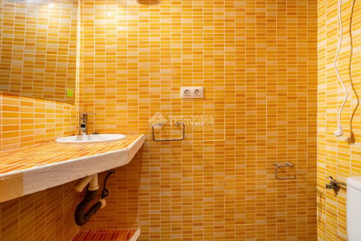 Baño de Estudio en venta en Granada con Aire acondicionado