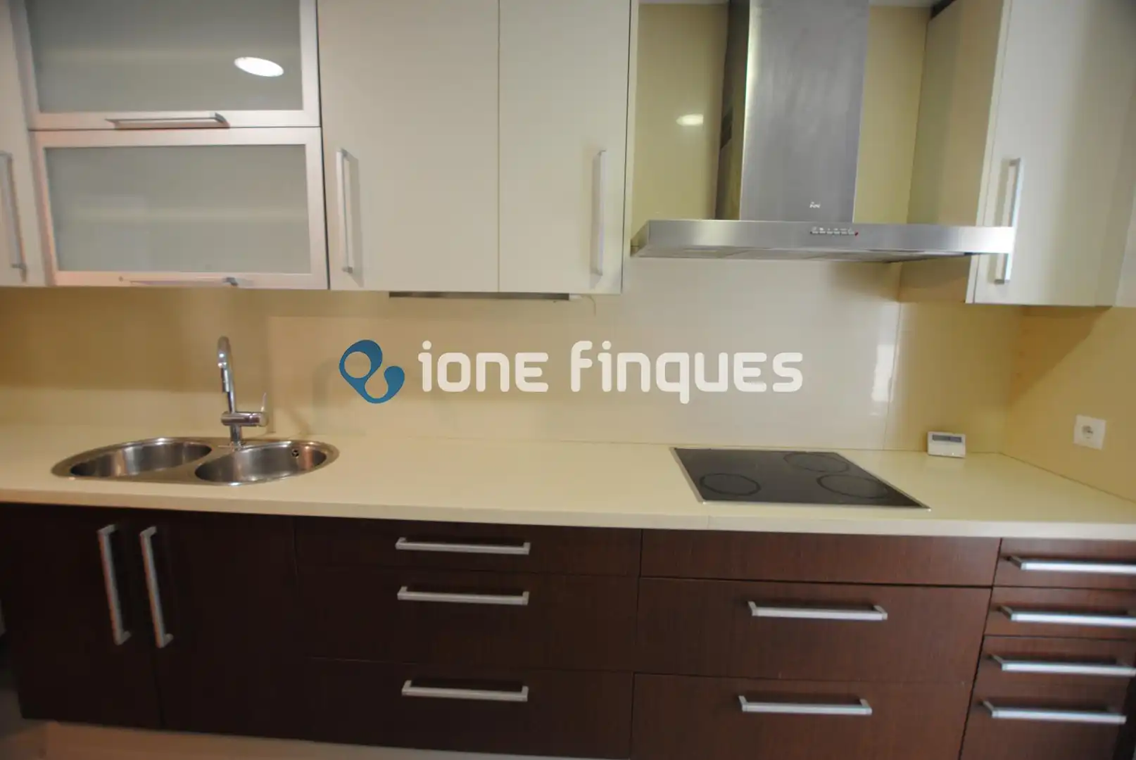 Küche von Wohnung zum Verkauf in Sant Cugat del Vallès mit Heizung, Privatgarten und Terrasse