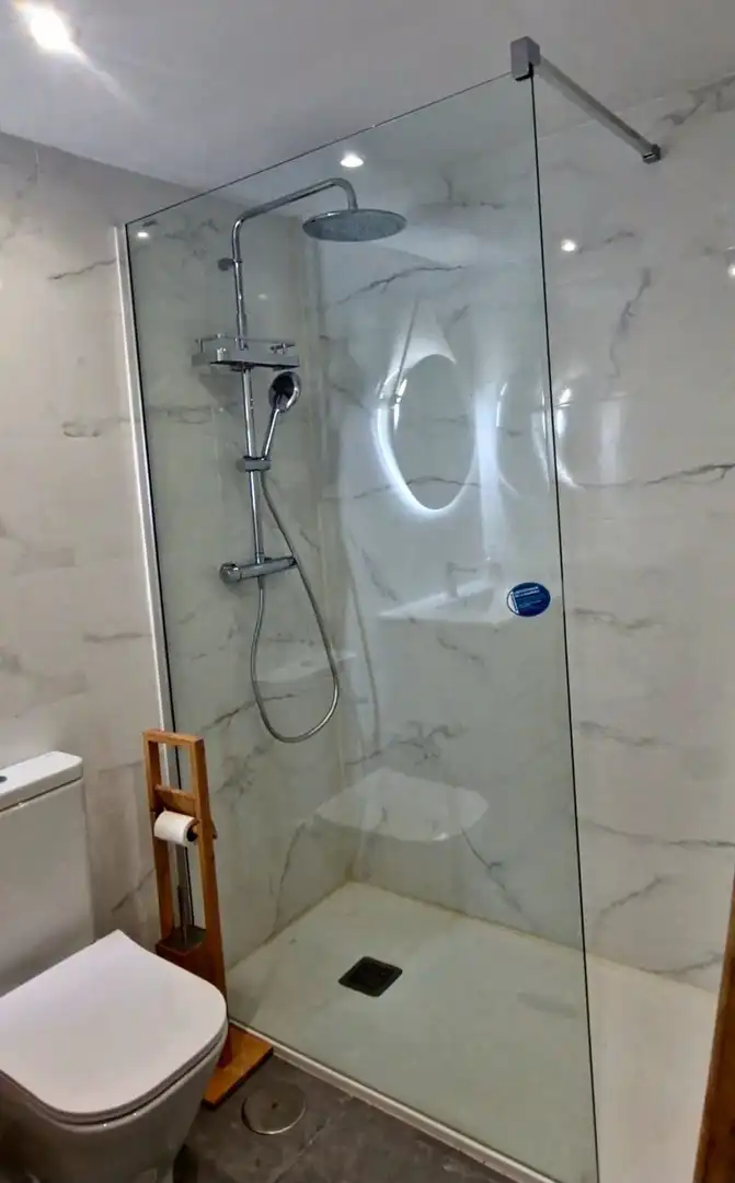 Bany de Apartament de lloguer en Marbella amb Aire condicionat, Terrassa i Moblat