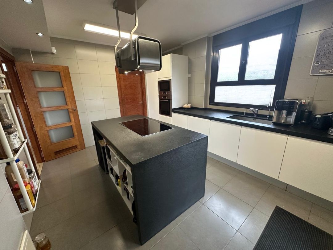 Cocina de Casa o chalet en venta en Elburgo / Burgelu con Calefacción, Jardín privado y Terraza