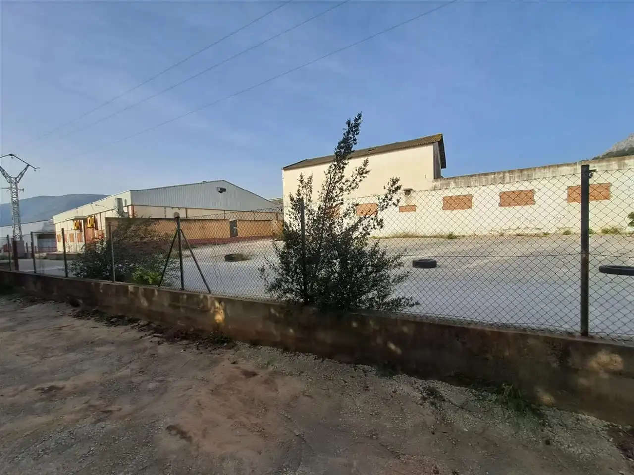 Nau industrial en venda en Tavernes de la Valldigna