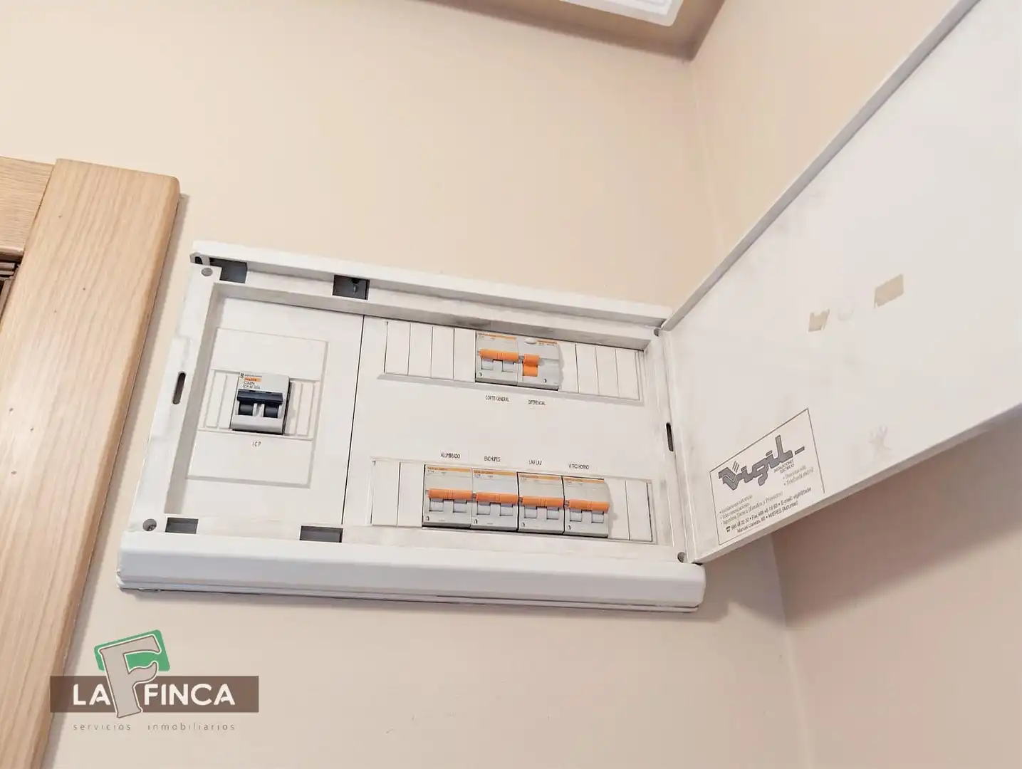 Apartament en venda en Oviedo  amb Calefacció, Traster i Moblat