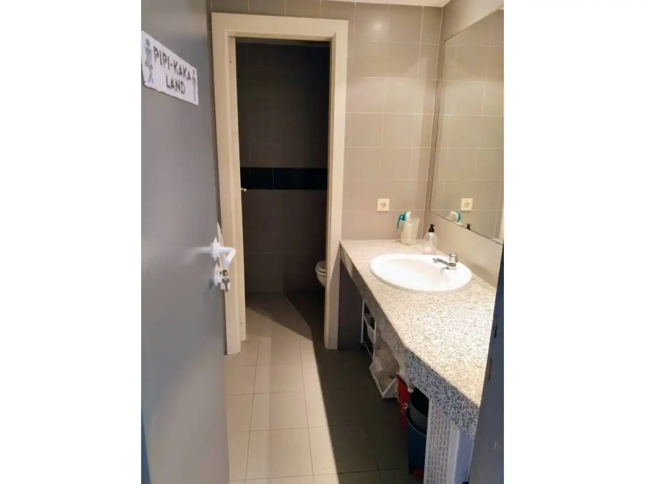 Badezimmer von Büro zur Miete in Burgos mit Klimaanlage