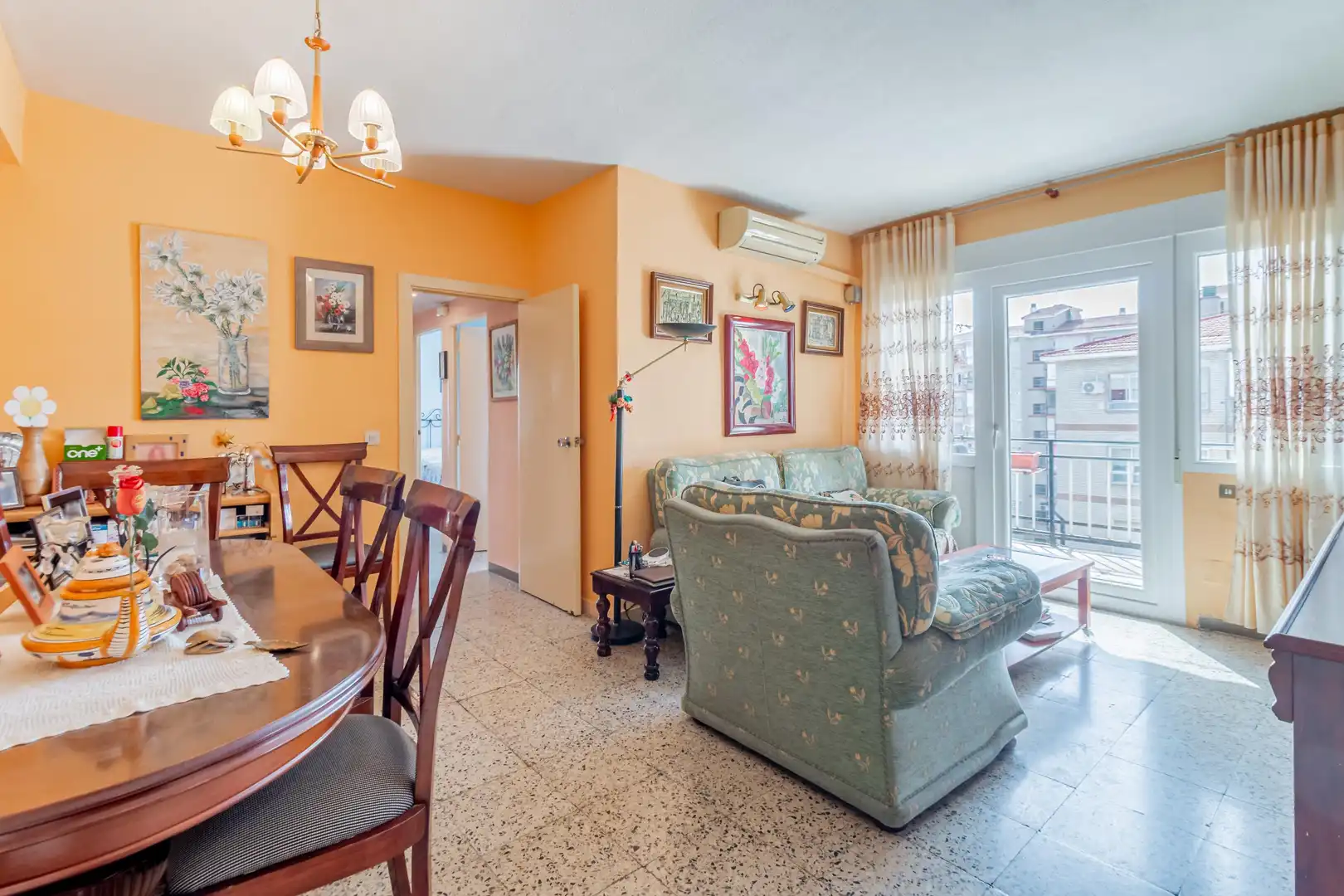 Sala d'estar de Apartament en venda en Madrid amb Aire condicionat