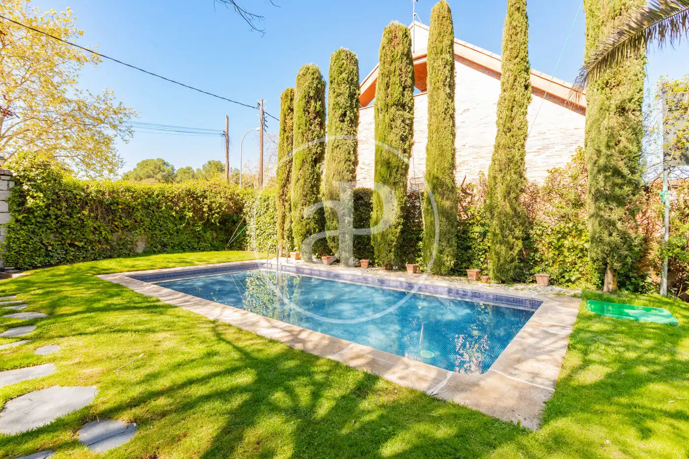 Swimming pool of Houses for sale in Madrid  with Air Conditioner, Heating and Private garden