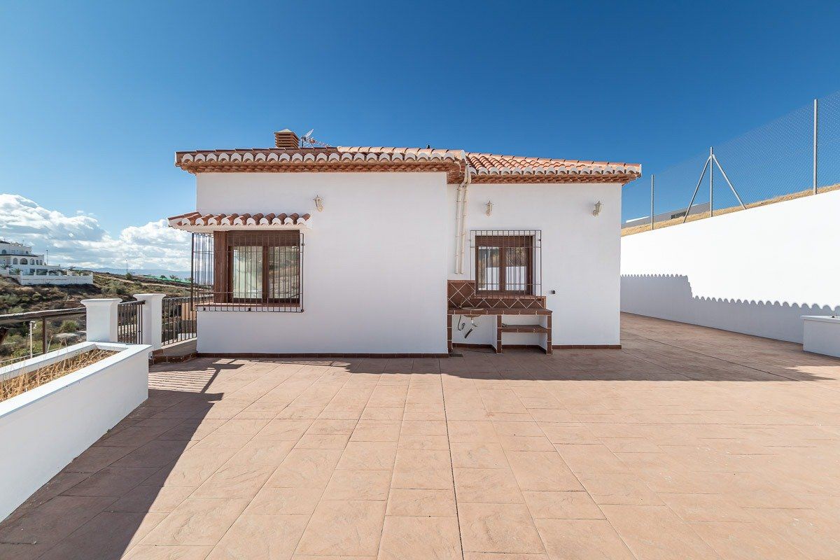 Vista exterior de Casa o xalet en venda en La Zubia amb Jardí privat, Terrassa i Traster