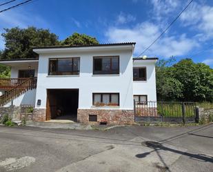 Vista exterior de Casa o xalet en venda en Llanes amb Calefacció, Jardí privat i Terrassa