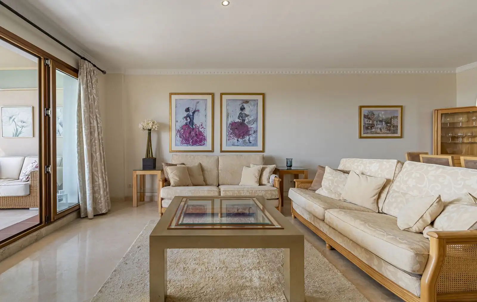Sala de estar de Apartamento en venta en Estepona con Terraza, Trastero y Amueblado