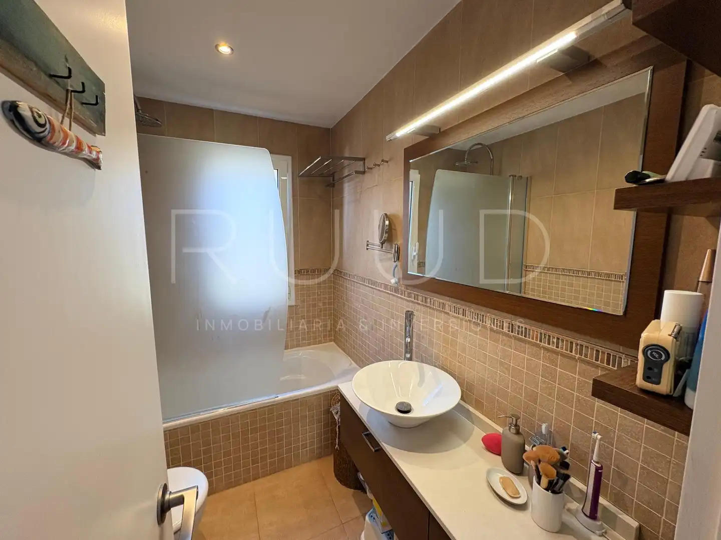 Bathroom of Flat for sale in Castelldefels  with Air Conditioner, Heating and Parquet flooring