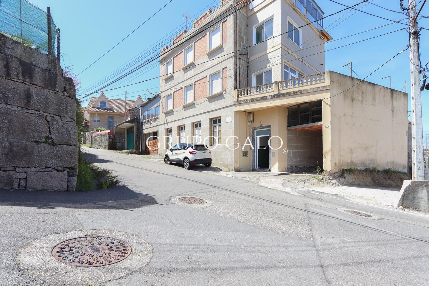 Vista exterior de Casa o xalet en venda en Vigo  amb Jardí privat i Terrassa