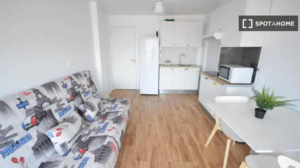 Kitchen of Flat for rent in Valencia  with Air Conditioner, Heating and Furnished