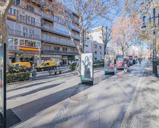 Vista exterior de Àtic en venda en  Granada Capital amb Calefacció, Terrassa i Traster