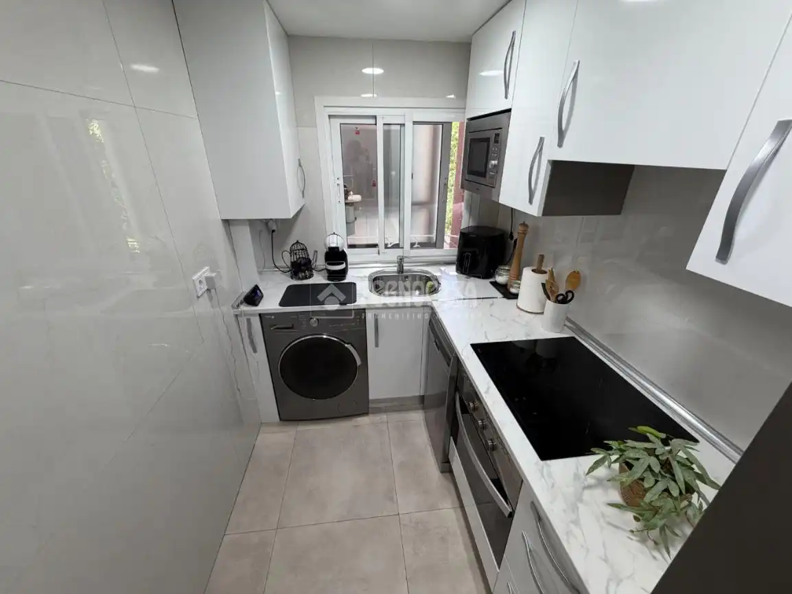 Flat for sale in Reyes Católicos