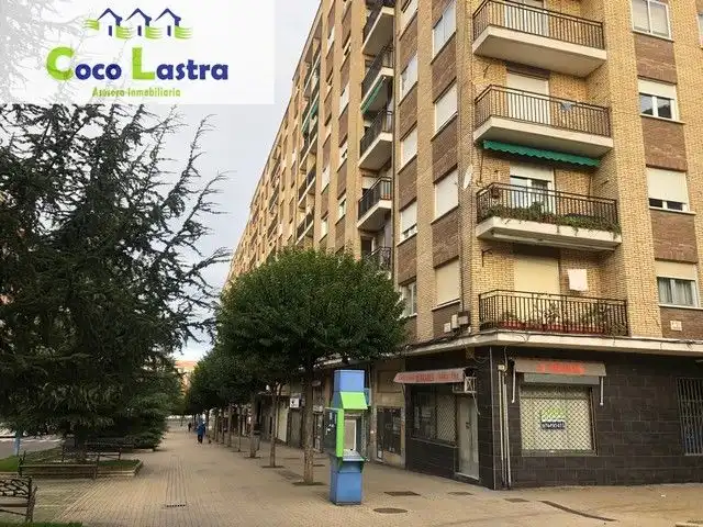 Local de lloguer a Avenida de Alfonso VI, 4, Chinchibarra