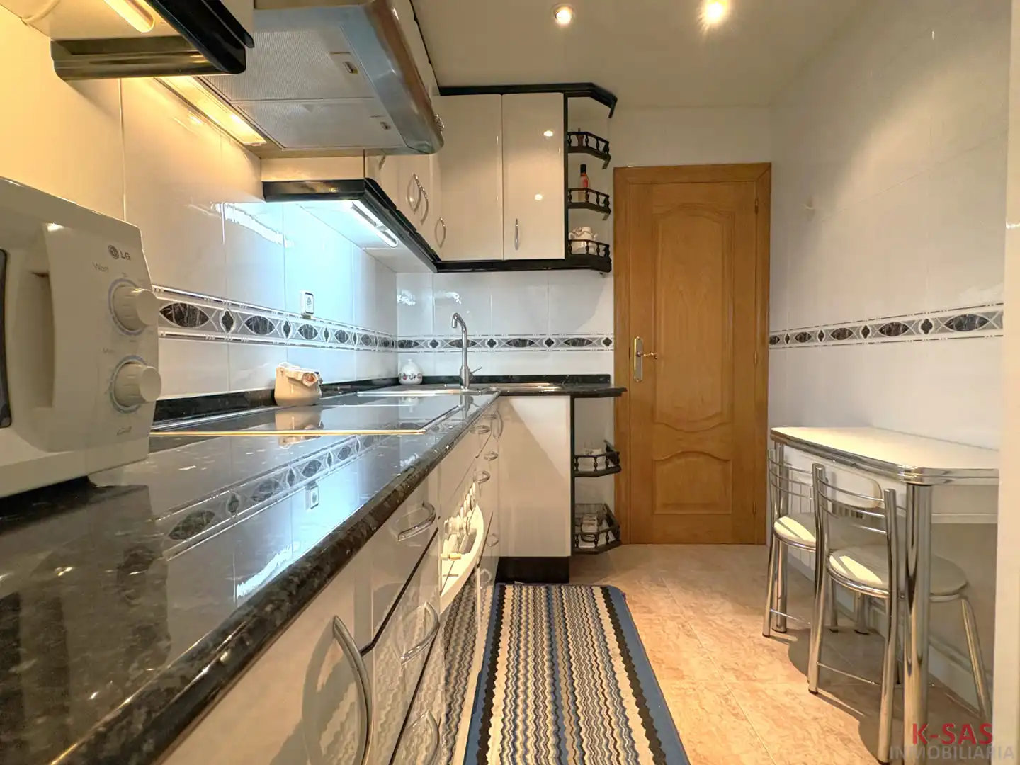 Kitchen of Flat for sale in Esplugues de Llobregat  with Heating, Furnished and Oven