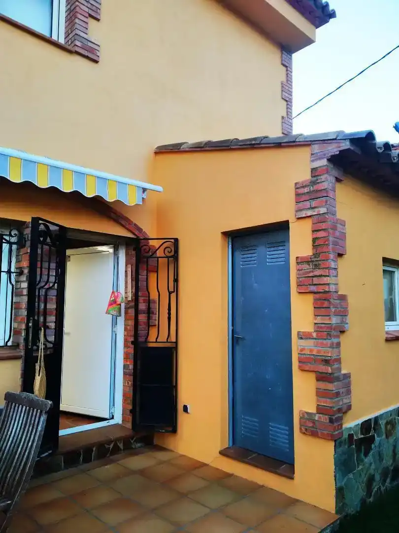 Vista exterior de Casa o xalet en venda en L'Escala amb Balcó