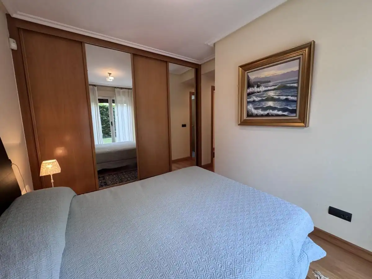 Schlafzimmer von Wohnung zum Verkauf in Llanes mit Heizung, Privatgarten und Terrasse
