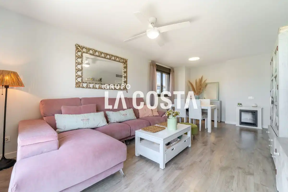 Sala de estar de Ático en venta en Torremolinos con Aire acondicionado, Terraza y Trastero