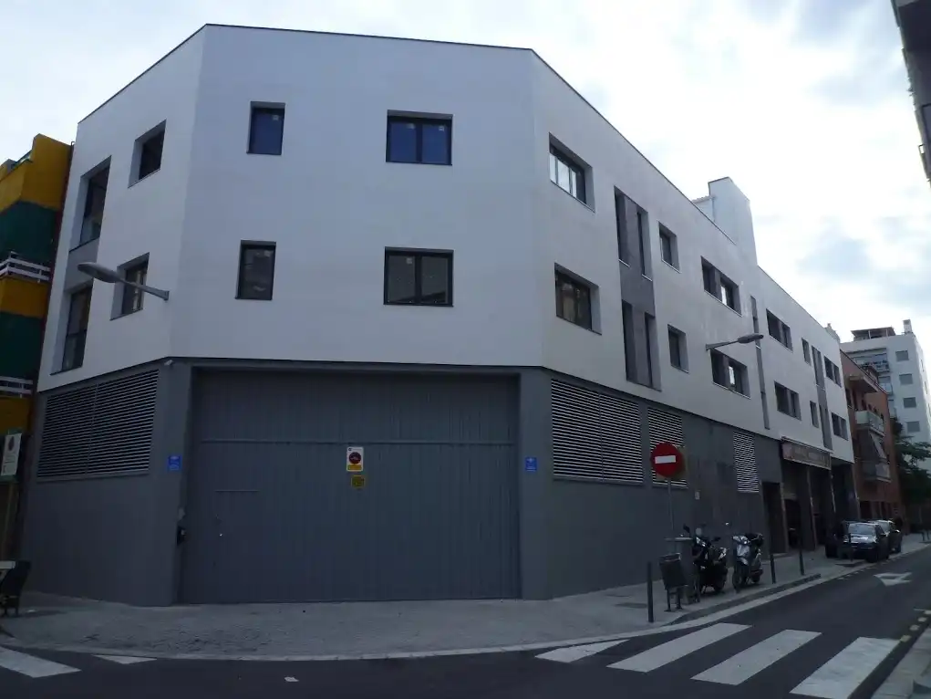 Vista exterior de Nave industrial de alquiler en L'Hospitalet de Llobregat con Calefacción