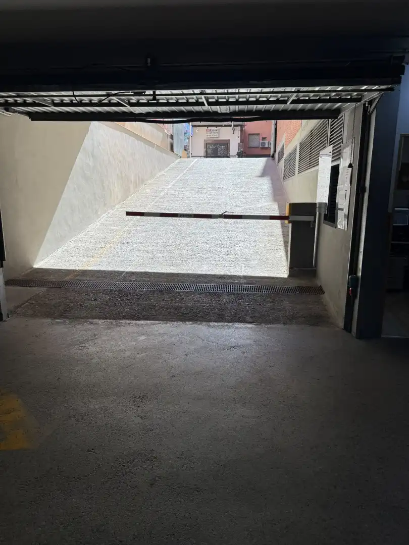 Garaje de alquiler en Carrer de Ponent, Centre