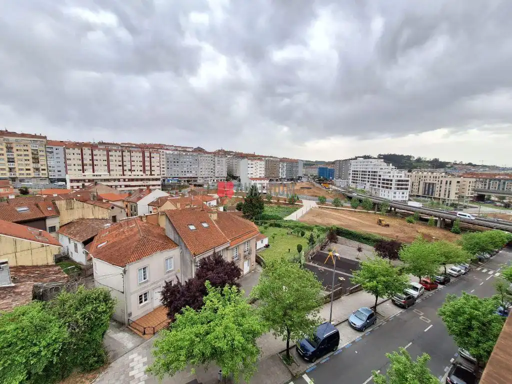 Parking de Piso de alquiler en Santiago de Compostela  con Calefacción, Terraza y Amueblado