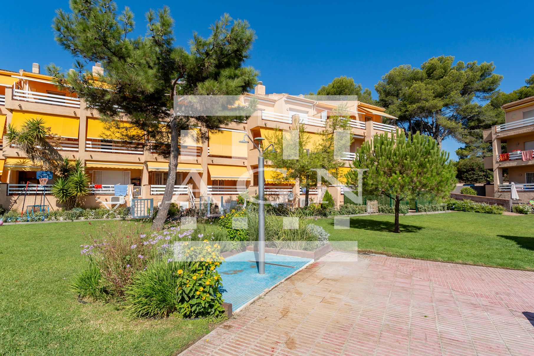 Jardí de Apartament en venda en Mont-roig del Camp amb Terrassa, Traster i Moblat