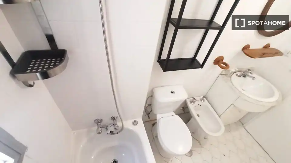 Room in Tres Olivos - Valverde