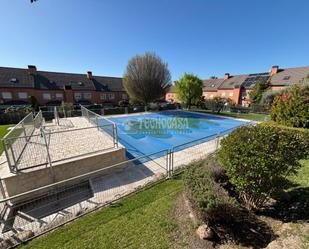 Piscina de Casa adosada en venda en Valdemoro amb Aire condicionat i Calefacció