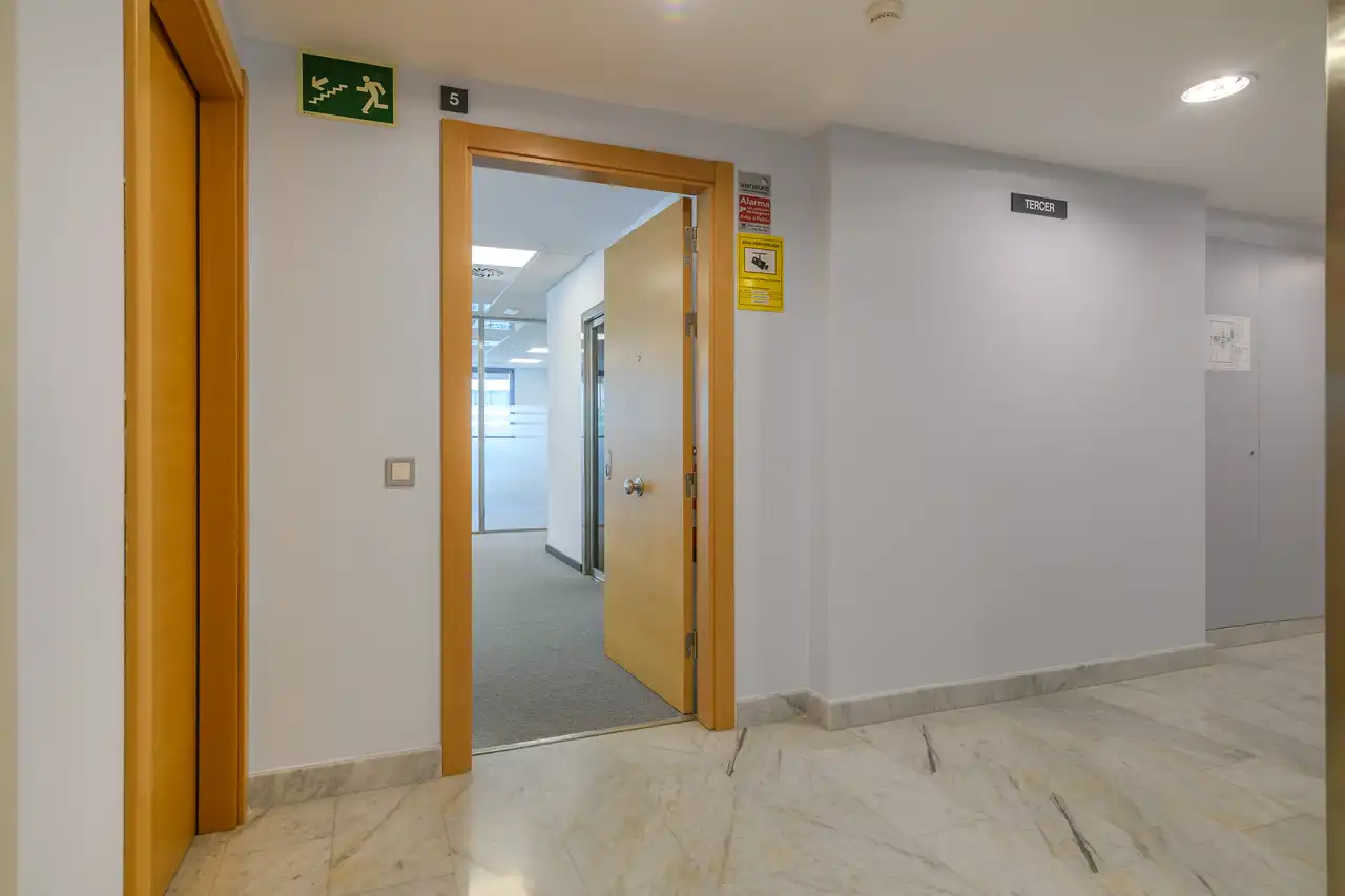 Oficina de lloguer en Sant Just Desvern amb Aire condicionat, Calefacció i Traster