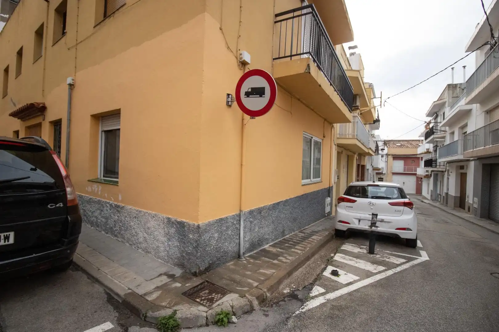 Aparcament de Planta baixa en venda en Roses amb Terrassa i Balcó