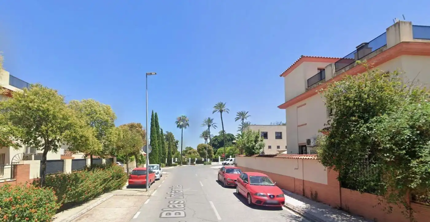 Vista exterior de Casa o chalet en venta en Castilleja de la Cuesta, Sevilla