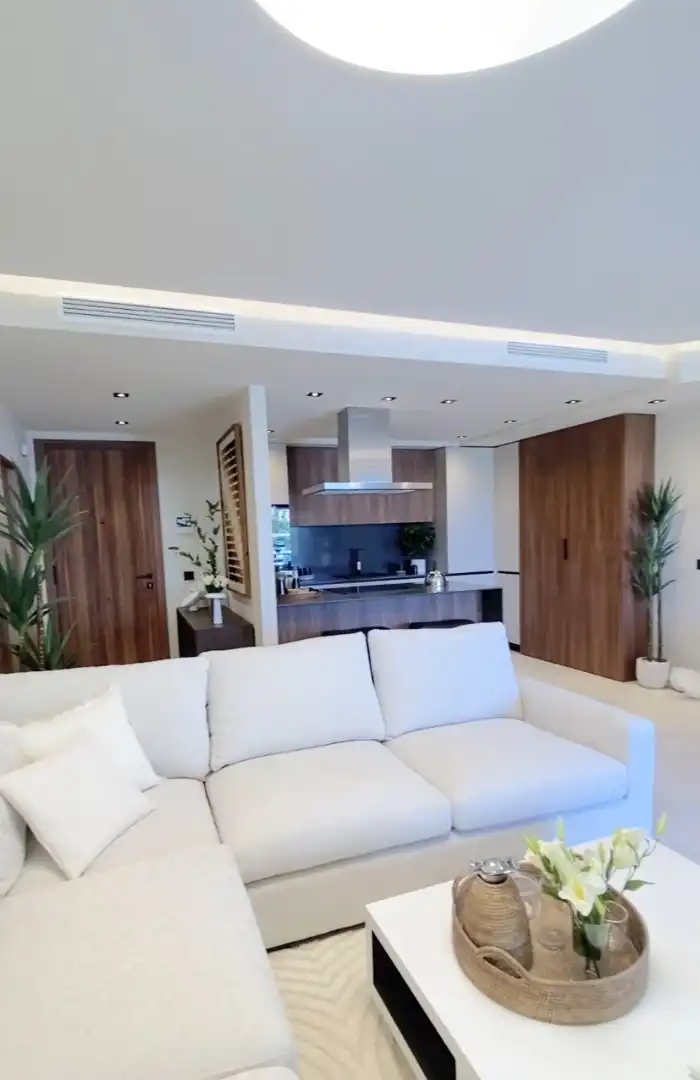 Sala d'estar de Pis en venda en Marbella amb Aire condicionat, Terrassa i Rentadora