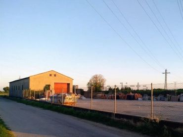 Industrial building to rent in Silla