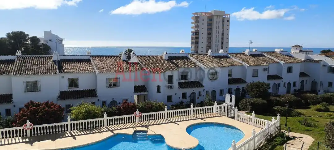 Terraced house with pool for sale in Avenida del Golf, imagen 2