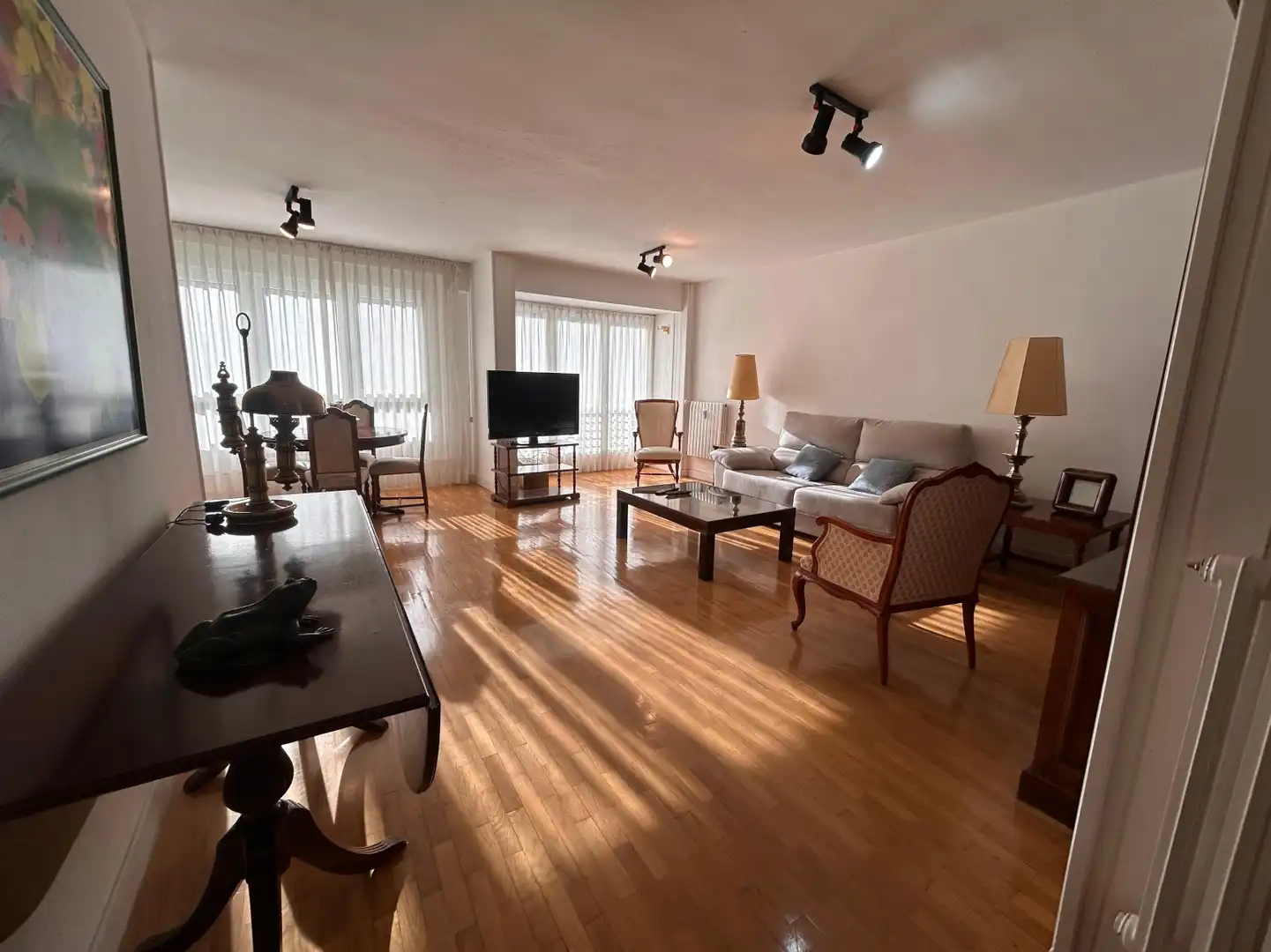 Living room of Flat for rent in Gijón   with Heating, Parquet flooring and Furnished