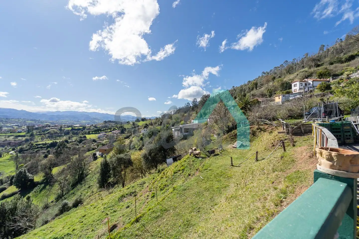 Casa o xalet en venda en Oviedo  amb Jardí privat, Terrassa i Traster