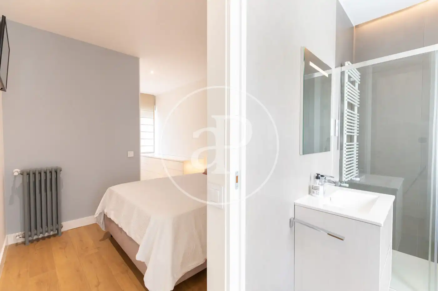 Schlafzimmer von Dachboden zur Miete in Madrid mit Klimaanlage, Heizung und Terrasse