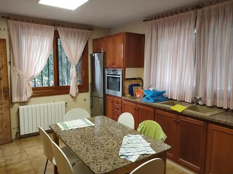 Cuina de Casa o xalet en venda en Castellón de la Plana / Castelló de la Plana amb Aire condicionat, Calefacció i Jardí privat